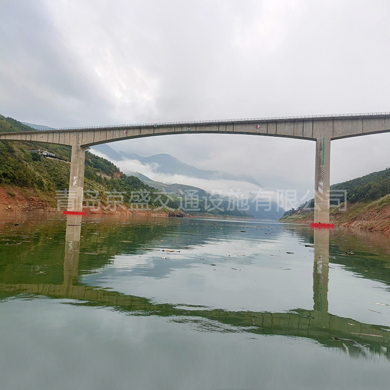 云南臨滄瀾滄江大橋防撞設(shè)施
